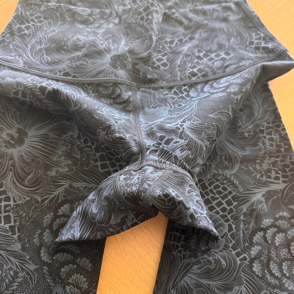 lululemon athletica Black Floral-Print High-Rise Leggings - Picture 3 of 4
